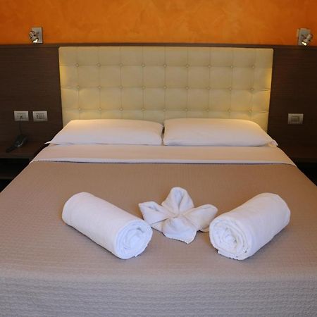 Hotel La Madonnina Milan Exterior photo