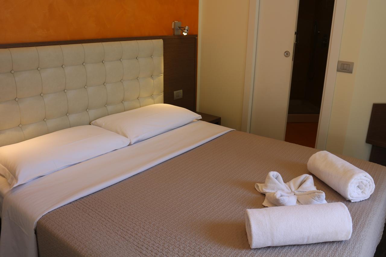 Hotel La Madonnina Milan Exterior photo
