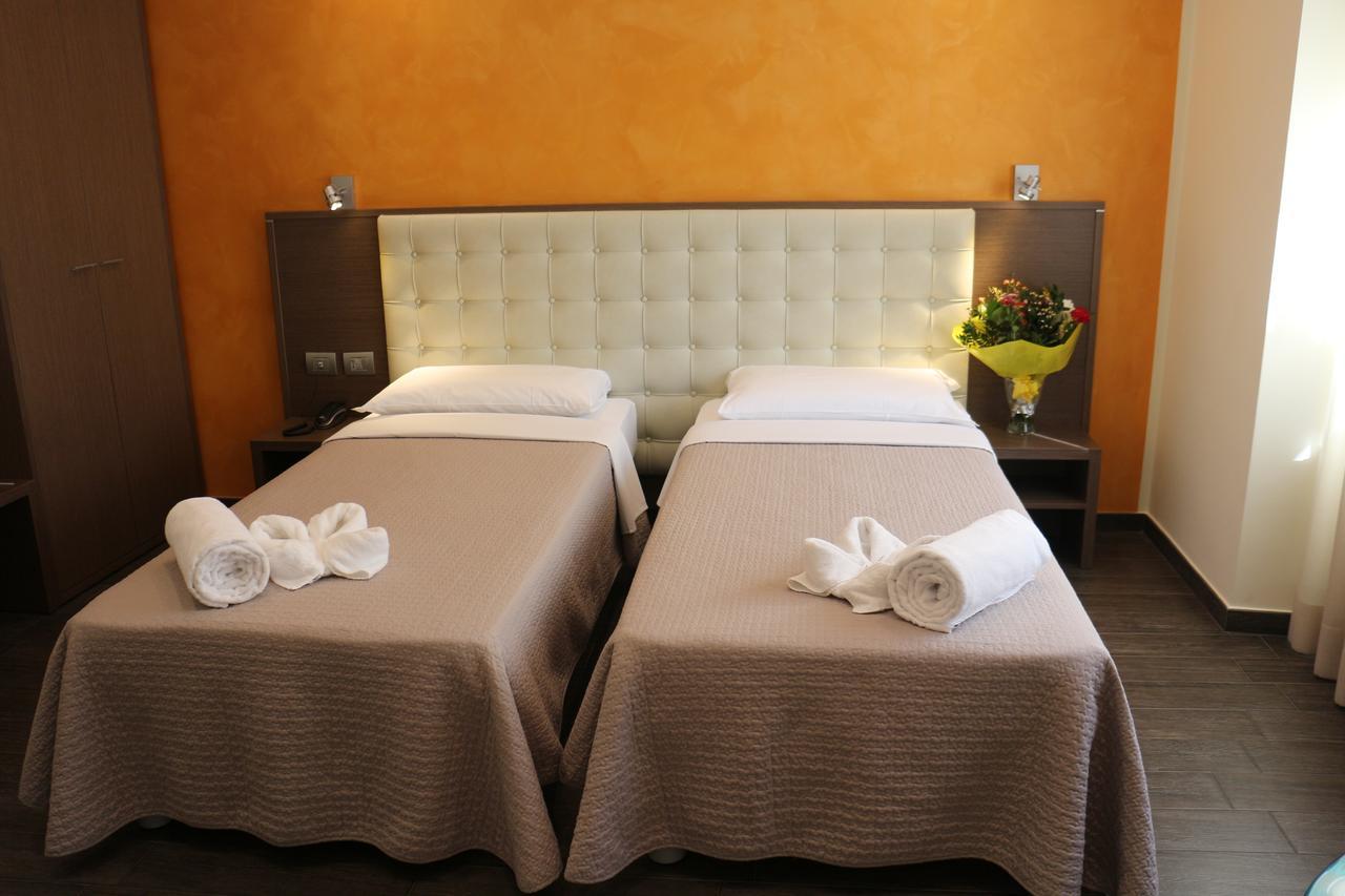 Hotel La Madonnina Milan Exterior photo