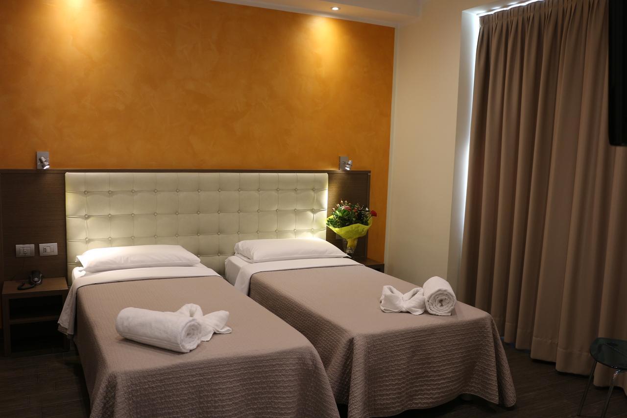 Hotel La Madonnina Milan Exterior photo
