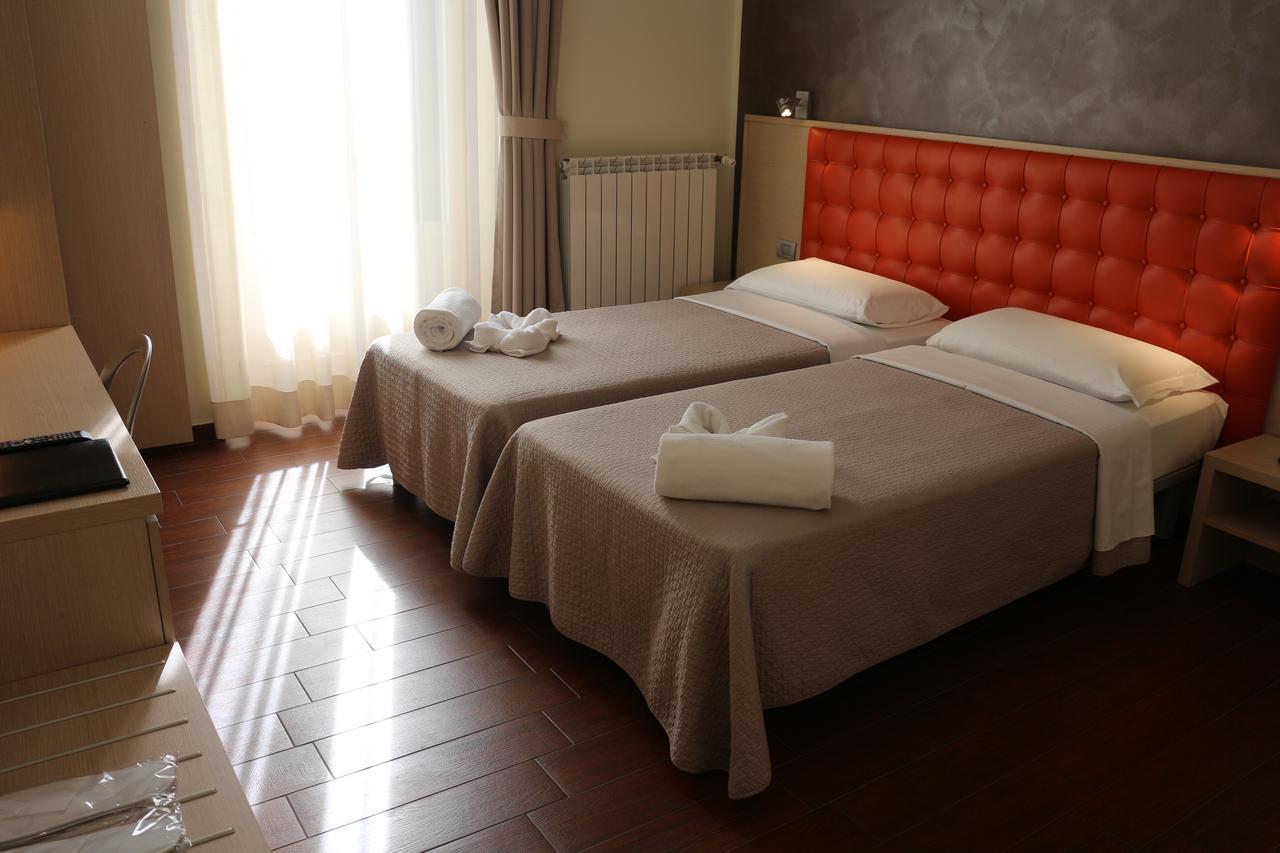 Hotel La Madonnina Milan Exterior photo