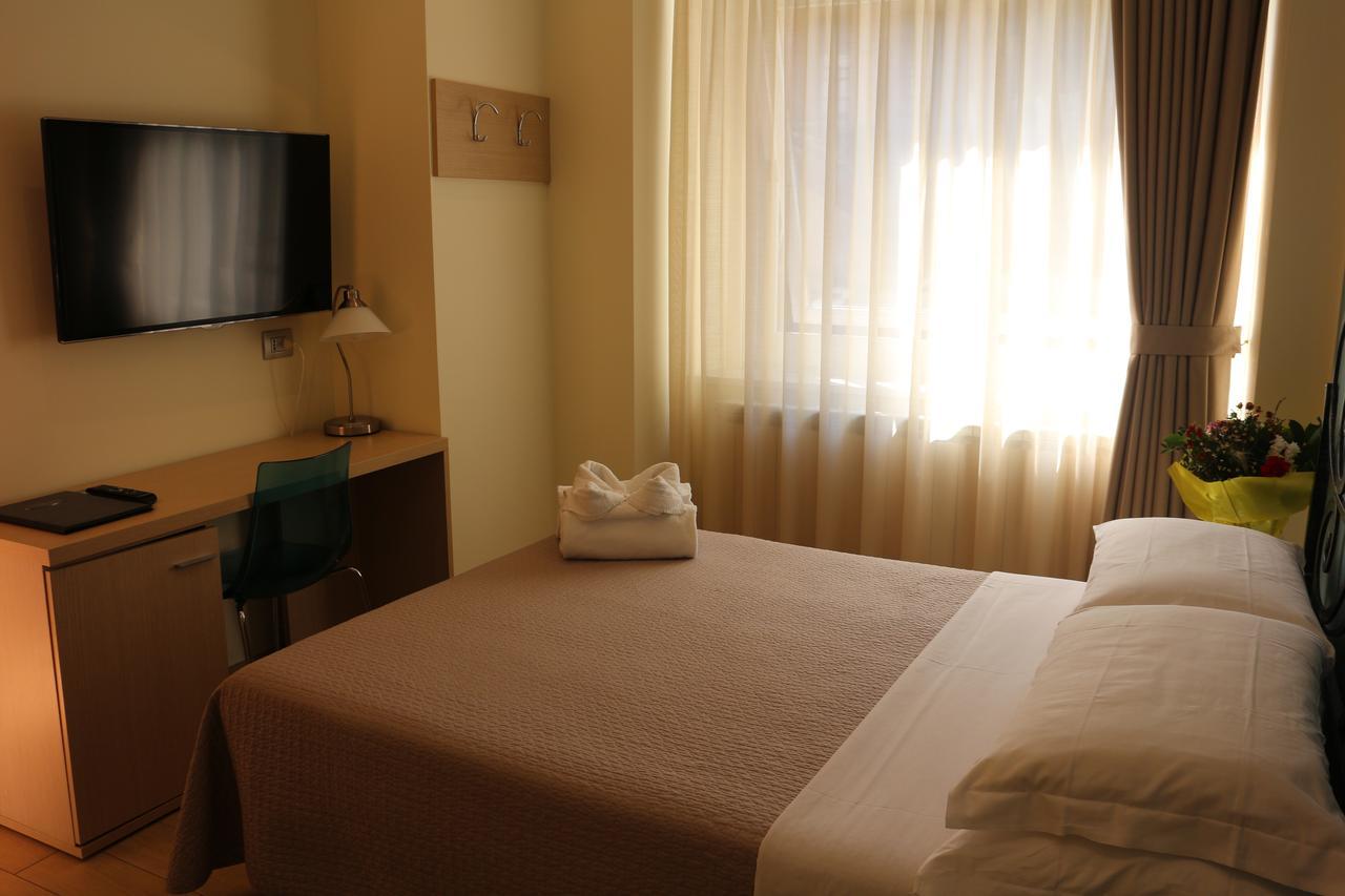 Hotel La Madonnina Milan Exterior photo