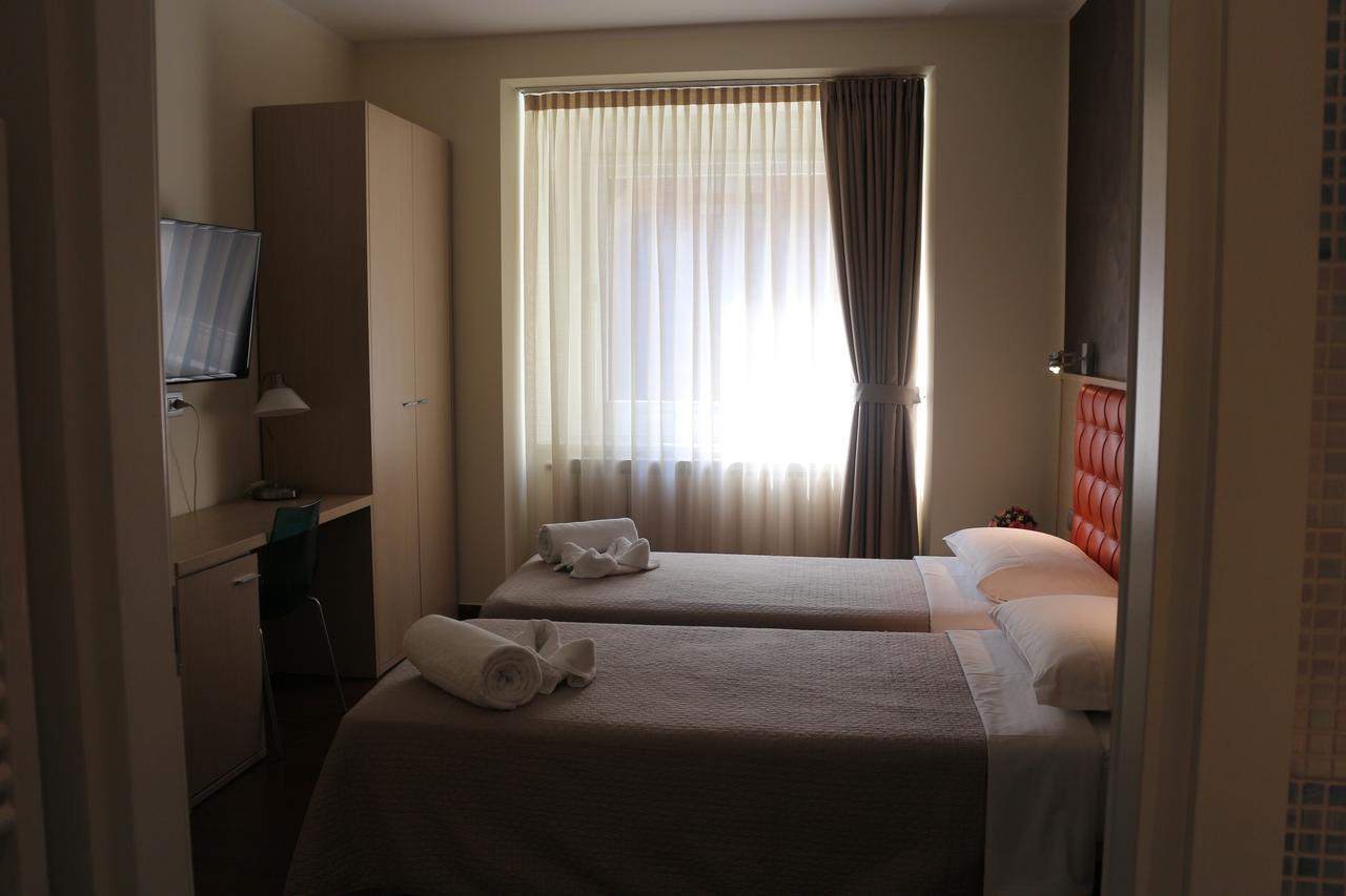 Hotel La Madonnina Milan Exterior photo