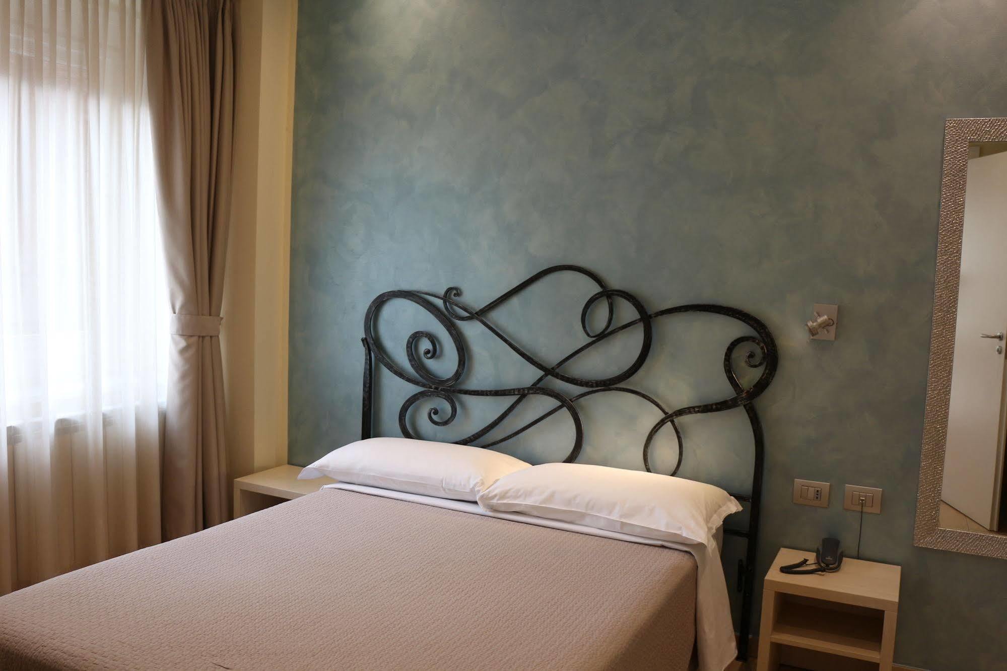 Hotel La Madonnina Milan Exterior photo