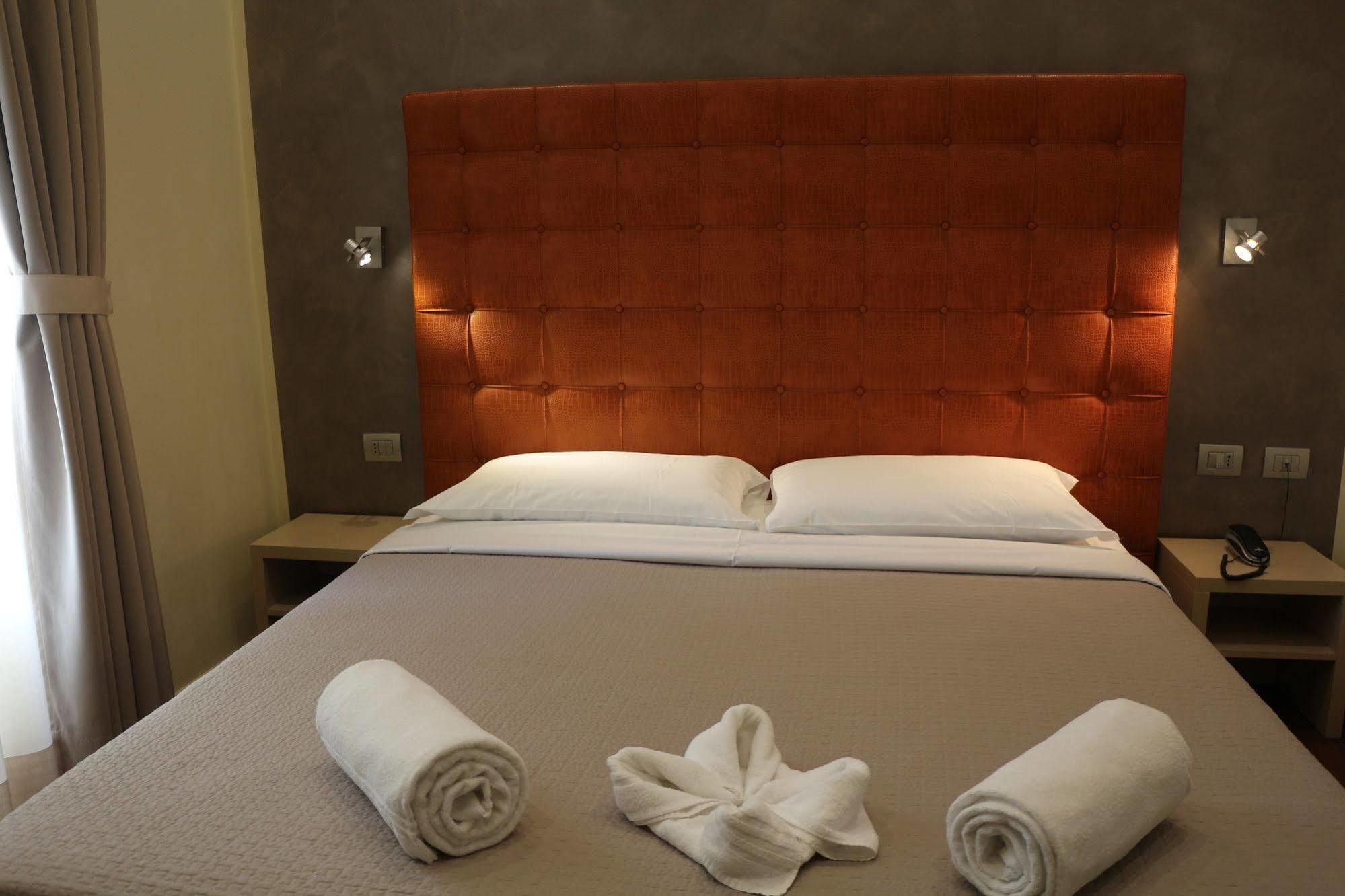 Hotel La Madonnina Milan Exterior photo